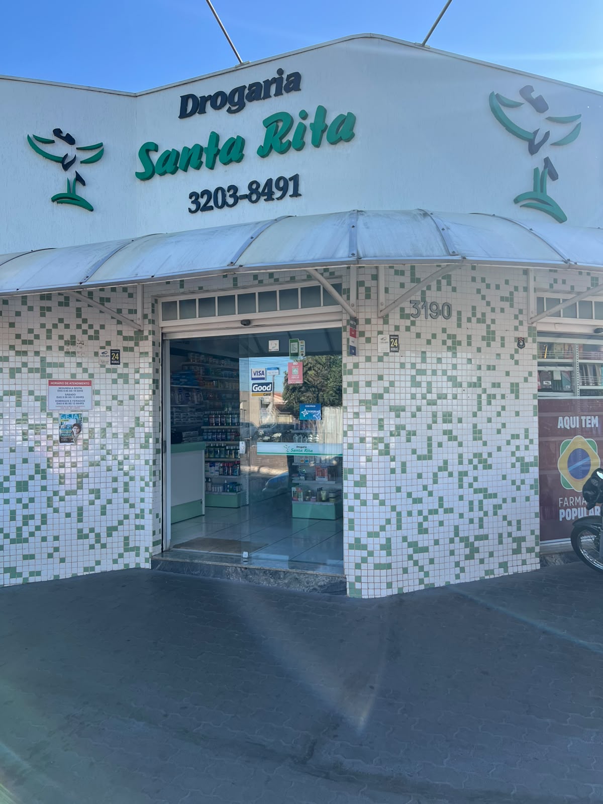 Interior da Drogaria Santa Rita